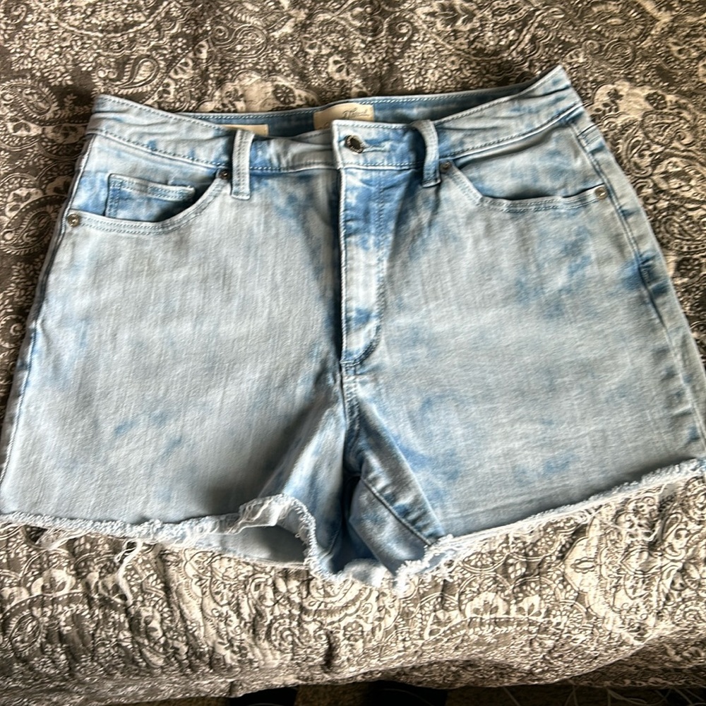Universal Thread Shorts - image 1